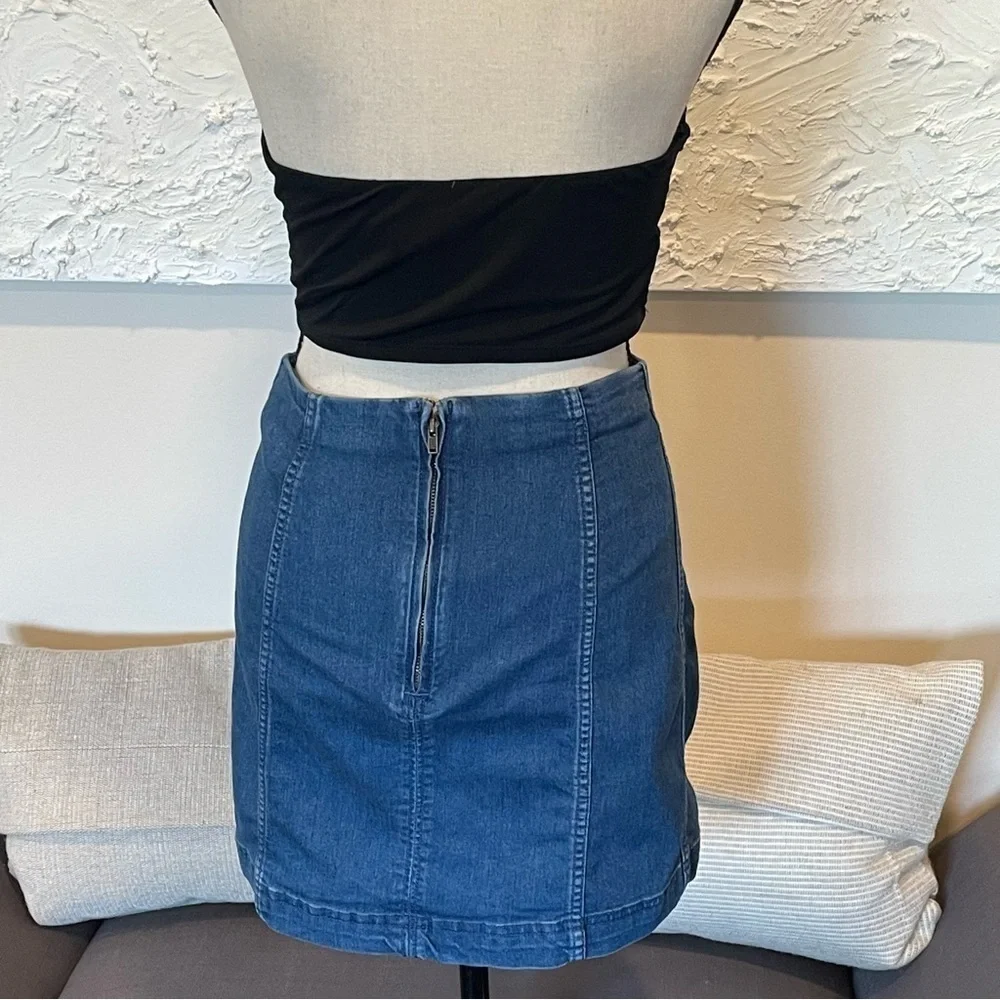 FREE PEOPLE Modern Femme Denim Blue Mini Skirt size 6.
